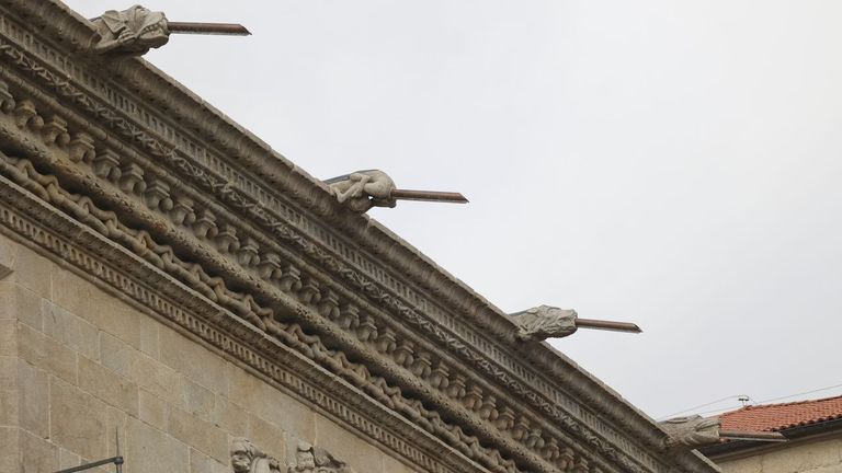 «Santiago: una aberración estética y un atentado contra la integridad patrimonial»