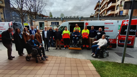 El gerente del Servicio de Salud del Principado de ASturias (Sespa), Aquilino Alonso, ha participado esta ma�ana en la presentaci�n de las nuevas ambulancias adaptadas