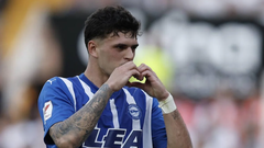 Javi López celebra un gol con el Alavés