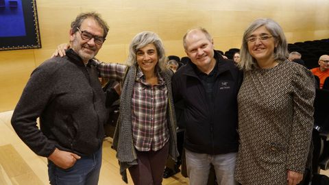 Fran Nieto, segundo por la derecha