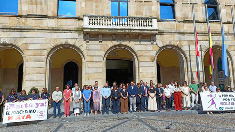 Concentraci�n en la plaza Mayor de Gij�n por el asesinato de Susana Gonz�lez Sierra, �ltimo caso de violencia de g�nero en Gij�n