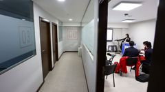Una de las salas de Colab Center, que ofrece el servicio de oficina virtual en Lugo