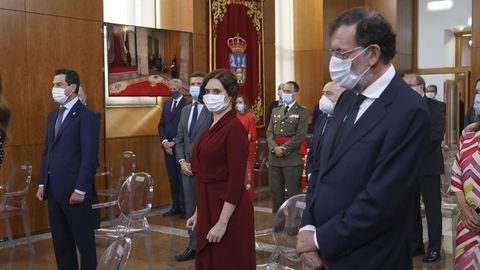 De izquierda a derecha, el presidente de la Junta de Andalucía, Juan Manuel Moreno Bonilla; la presidenta de la comunidad de Madrid, Isabel Díaz Ayuso, y el ex presidente del Gobierno, Mariano Rajoy