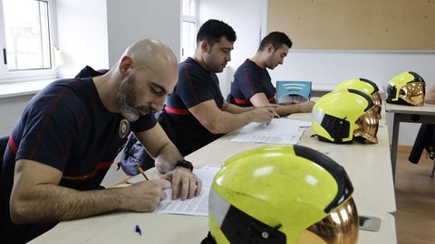 Los nuevos bomberos de Lugo firmaron ayer su incorporacin