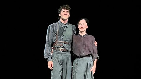 Albert Hern�ndez e Irene Tena, al finalizar su actuaci�n en el Antiguo Instituto de Gij�n