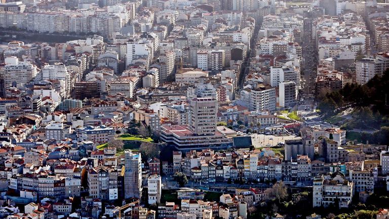Un recibo de 1990 y otros 42 millones en el aire: las deudas que el Concello de Vigo aún intenta cobrar