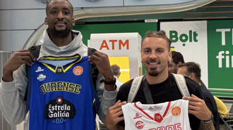 Romaro Gill y Gabe Kalscheur, con las nuevas equipaciones del COB para la temporada 25/26.