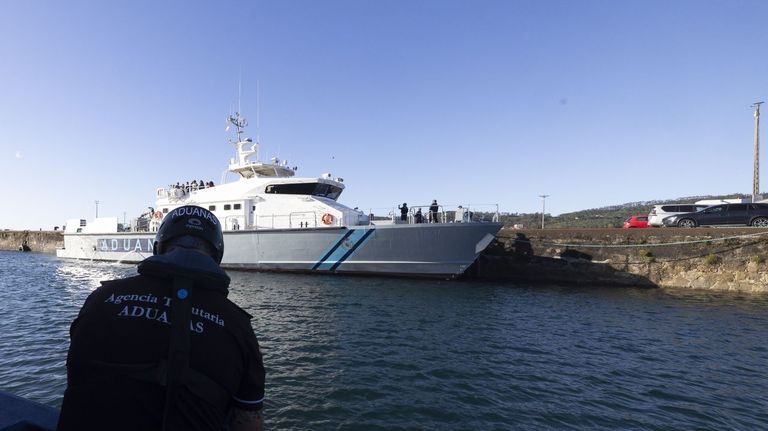 Un barco de guerra reconvertido llega a Cee para reforzar las Aduanas y la lucha contra el narco