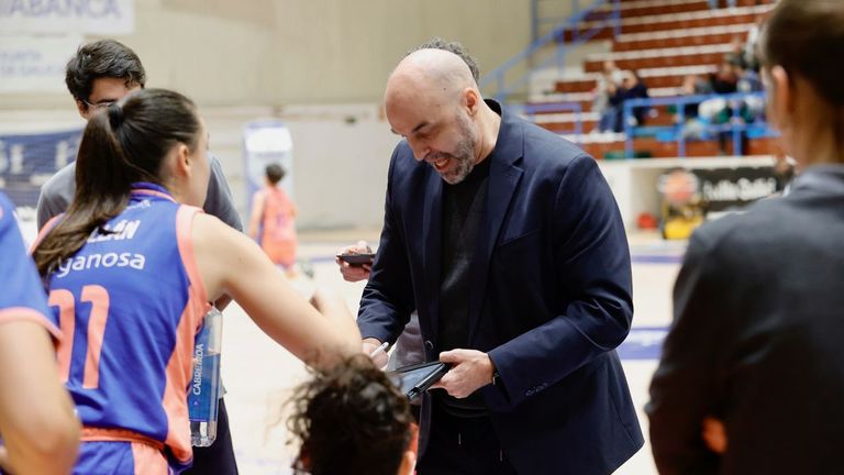 Lino: «La salvación para el Baxi Ferrol es ganar la liga»