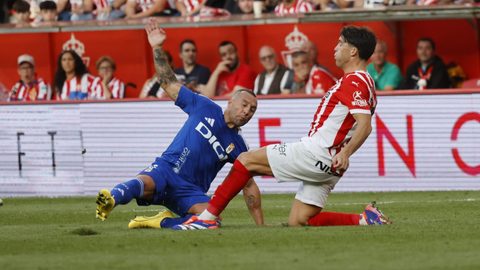 Derbi asturiano entre el Real Sporting de Gijon y el Real Oviedo en El Molin�n