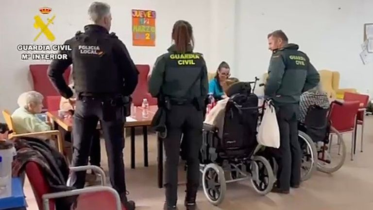 Investigada una mujer que trabajó en tres geriátricos de Santiago y uno de Teo por robo y trato degradante a los residentes