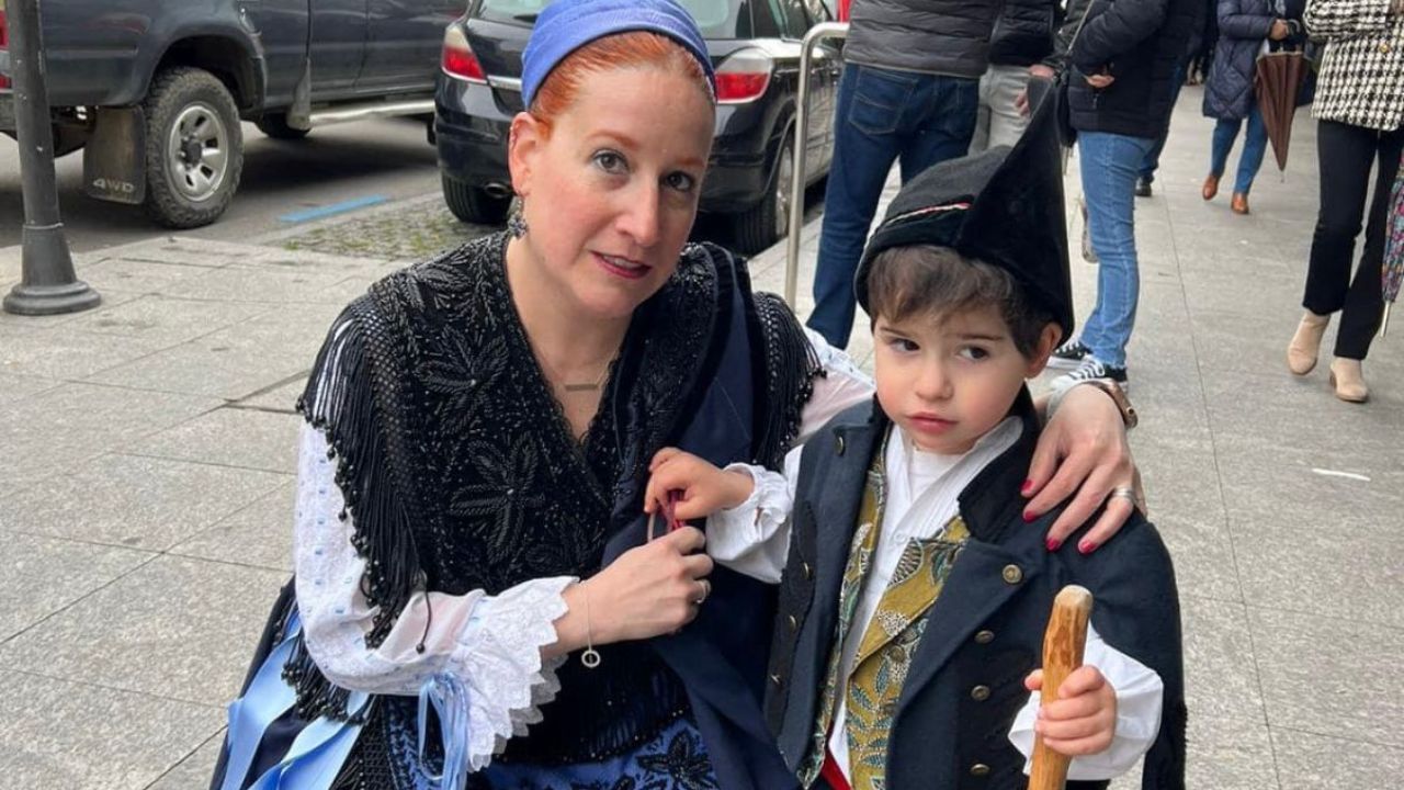 Mercedes Ord��ez, con su hijo