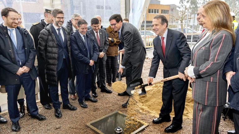 Arranca en Vigo la construcción de la primera fábrica de chips fotónicos de España