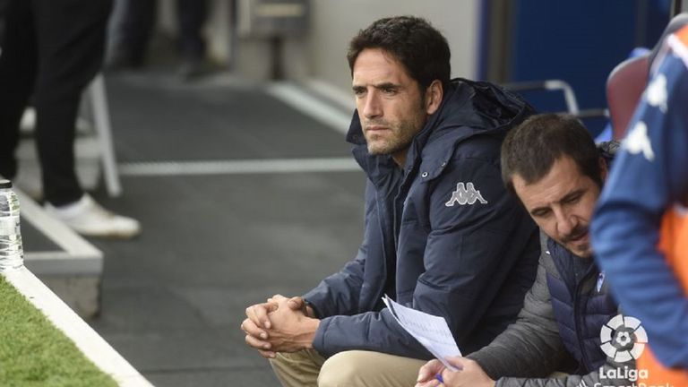 Iñigo Vélez, en primer plano, antes de un encuentro con el Amorebieta
