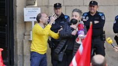 Empujón de Gonzalo Jácome a una sindicalista en la huelga del transporte de Ourense