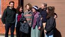 Ana Baneira (en el centro con gorro) con su familia a su llegada a Santiago de Compostela este lunes en una imagen distribuida por sus allegados