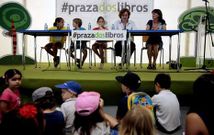 Os nenos que fixeron a lectura dramatizada, Beatriz Fraga e Mar Eirs, na presentacin de onte.