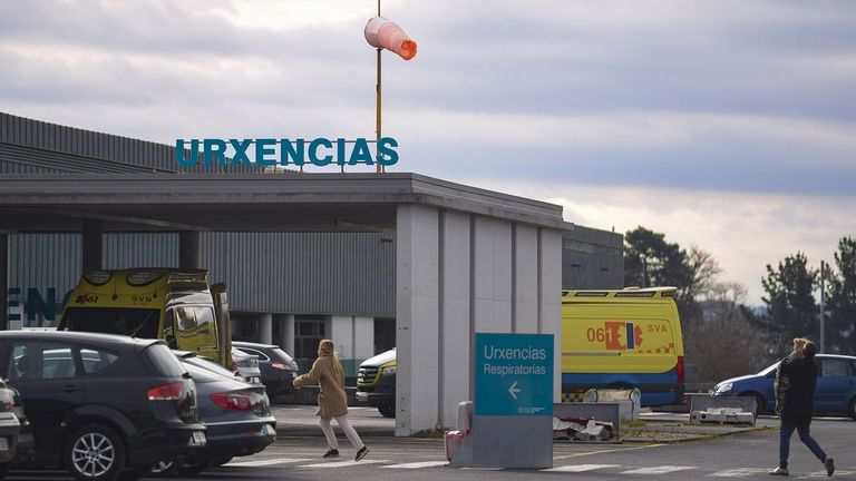 Evacuado al HULA un hombre que se sintió indispuesto en un gimnasio de Xove