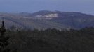 Vista de la balsa de lodos desde los montes de San Roque