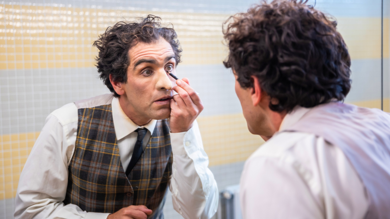 De hacer malabares en los semáforos de Gijón a conquistar el mundo con su magia: «La pasión hace que las cosas sean diferentes»