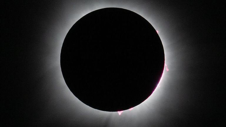 Cuando un eclipse total de Sol cambió para siempre la geometría del universo