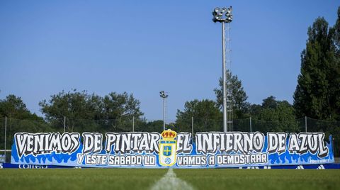 Tifo del Fondo Norte, esta ma�ana en El Requex�n