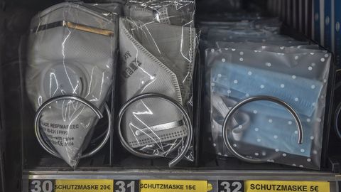 En Austria, se pueden encontrar máquinas expendedoras con mascarillas