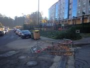 Las vallas siguen en la zona de Bellavista un mes despu�s de la reparaci�n de la aver�a en la red de agua
