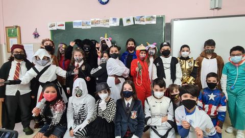 En el Mestre Vide se animaron a disfrazarse tanto alumnos como profesores