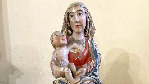 Imagen de la Virge conservada en la iglesia parroquial de Rozavales