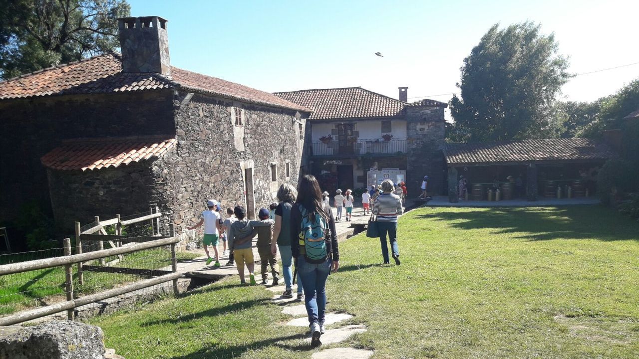 Presentada una ruta para poner en valor la extraccin del percebe en Laxe: las imgenes!.La Casa Grande de Xanceda fue quien inici el expediente para proteger las Fragas e braas do Alto do Gaiteiro.