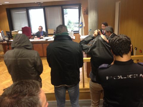 Los implicados, hoy en la segunda jornada del juicio en el penal número 1 de Vigo