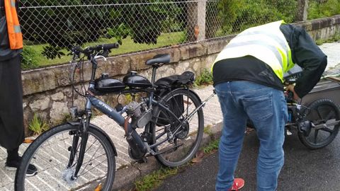 Hbrido entre bicicleta y moto que la Guardia Civil incaut este jueves a un ciudadano francs en Rois