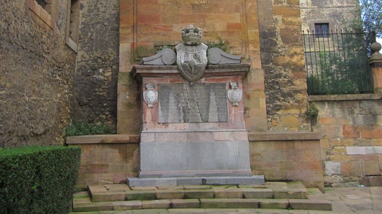 Monumento a Jovellanos, en Oviedo