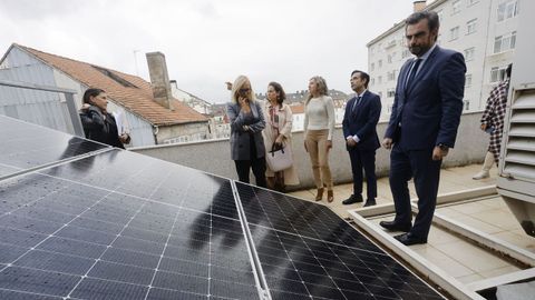 Calvo, Rey y Aneiros visitaron las nuevas instalaciones de eficiencia energética, entre ellas las placas solares instaladas en la terraza