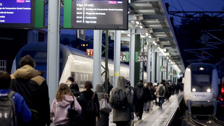 Los sindicatos mayoritarios desconvocan la huelga de ferrocarril