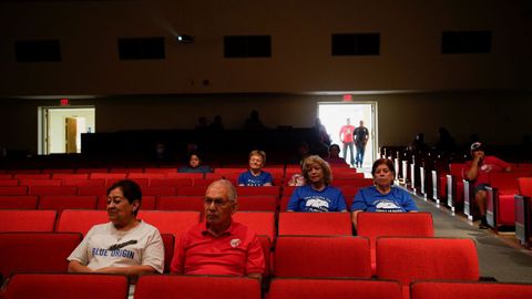 Evento en el instituto de Van Horn, Texas, para observar el despuegue del Blue Origin