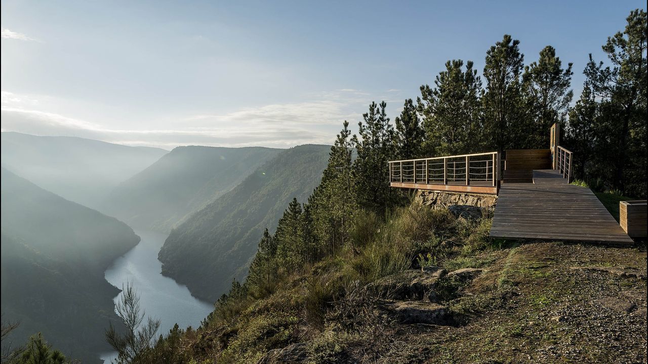 El Descenso urbano de Sarria, espectaculo en estado puro.Contin�a abierta hasta el d�a 14 la Feira do Libro Antigo