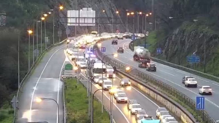 Una triple colisión en la AP-9 provoca retenciones kilométricas para entrar a A Coruña