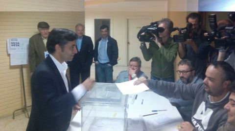 Jos Manuel Rey Varela vot en el colegio electoral instalado en la sede de CC.OO.