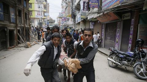 Un potente terremoto sacude Nepal
