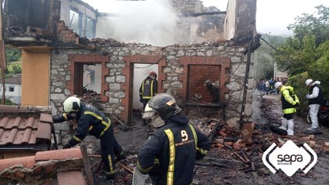 Estado de la vivienda de Laviana tras extinguir las llamas