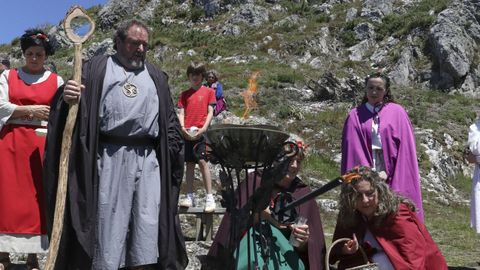 Ceremonia del fuego en el Pico Sacro.