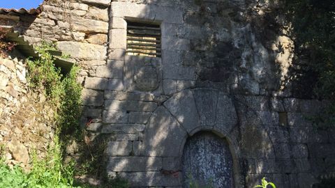 Torre da Penela. Cabana de Bergantiños, siglo XIV. La administración está tratando de recuperar la torre por medio de un acuerdo con los dueños