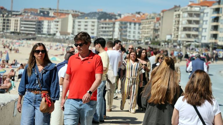 Inquietud en Sanxenxo al no cumplirse las expectativas turísticas para Semana Santa pese al sol