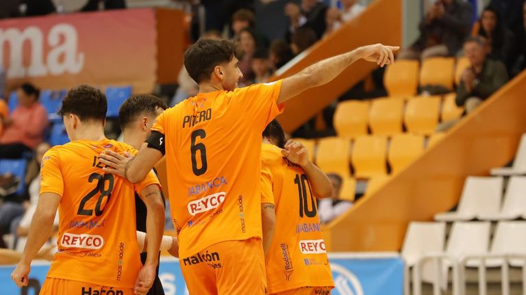 Pitero, goleador y capitán del Reyco Burela FS: «Marcar non me fai feliz se non gañamos»