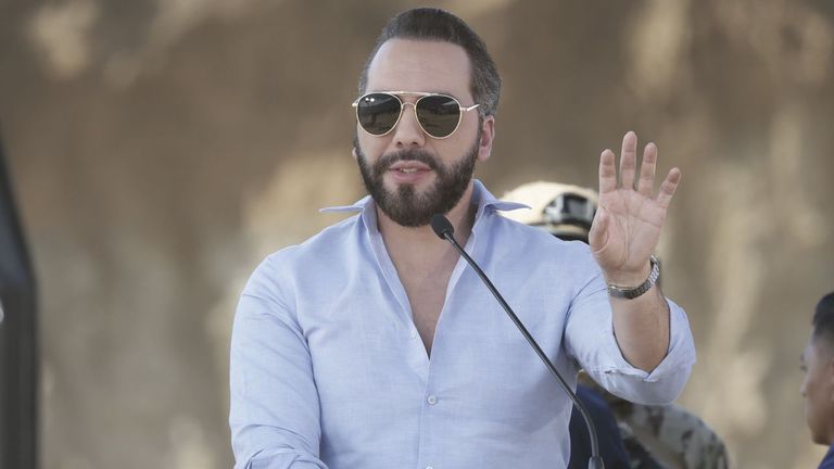 Bukele cumple dos años de mandato entre popularidad y preocu