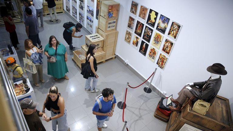 Exposición sobre Indiana Jones en el marco del festival Curtas.
