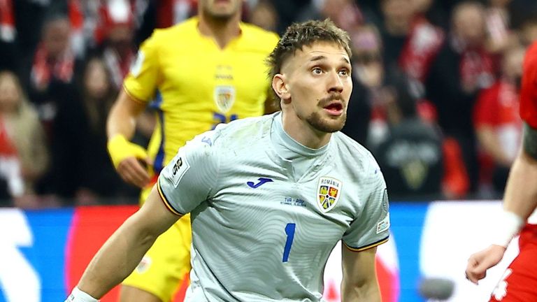 Radu jugó los 90 minutos con Rumanía, eliminada, y Starfelt disputó una hora en el pase de Suecia a la final