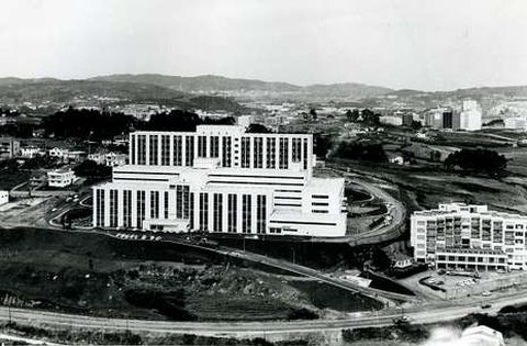 Vista aérea del Hospital de A Coruña en 1972, cuando se inauguró.